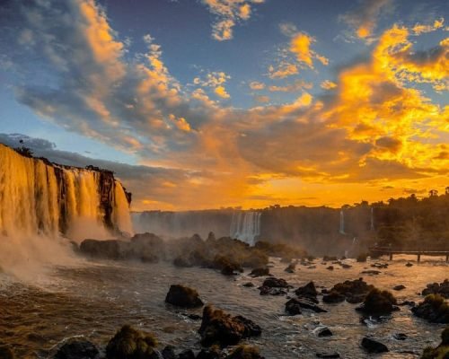 Por-do-sol-nas-cataratas
