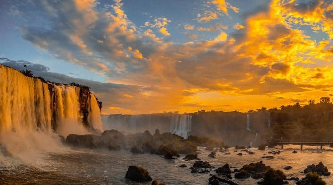 Por-do-sol-nas-cataratas